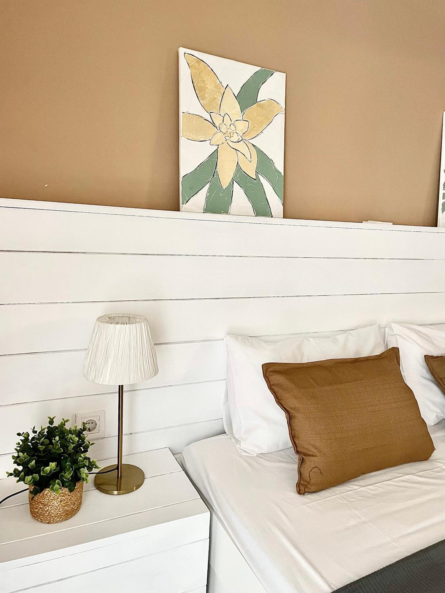 Comfy And Spacious Two Bedroom Apartment With Balcony Афіни Екстер'єр фото