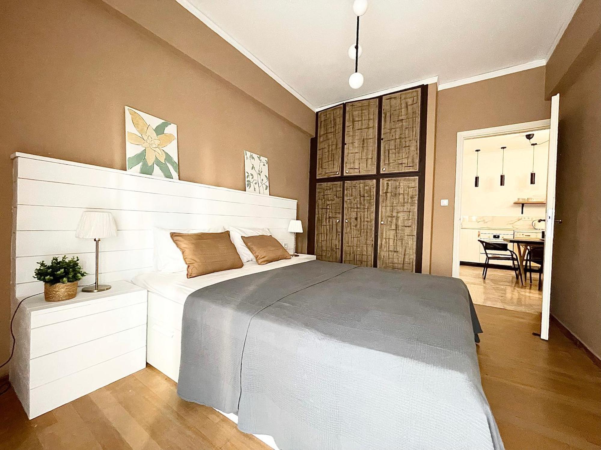Comfy And Spacious Two Bedroom Apartment With Balcony Афіни Екстер'єр фото